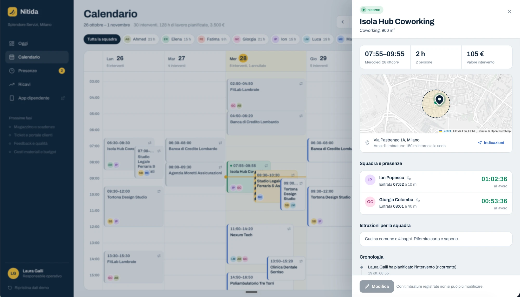Dettaglio di un intervento in corso: mappa con l'area di timbratura di 150 metri, le due persone al lavoro con orario di entrata e le istruzioni per la squadra.